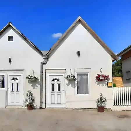 Prenociste Hrvic 아파트 Indija