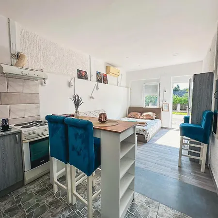 Prenociste Hrvic * Indija